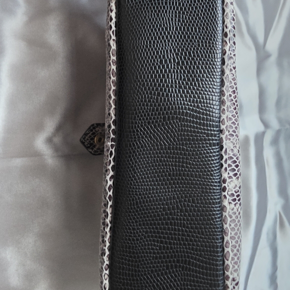 G.I.L.I. Elegant Black and Gray Snake Pattern Crossbody & Pouch